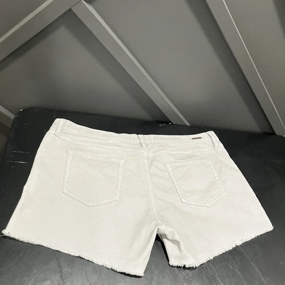 Carve Designs Shorts Womens 14 Beige Cut Off Denim Casual Mid Rise Frayed Hem